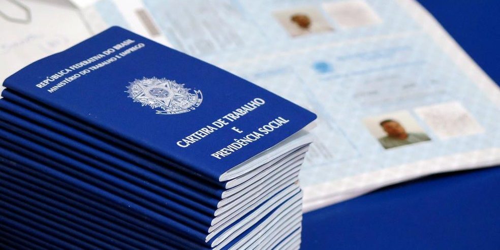 Desemprego fica em 11,6% em dezembro e ainda atinge 12,2 milhões de brasileiros, diz IBGE